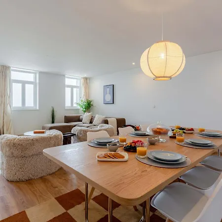 Stylish Oceanfront 3-suite Retreat By Hostwise