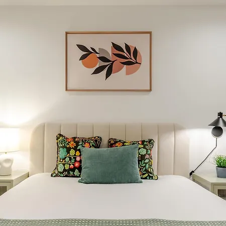 Stylish Oceanfront 3-suite Retreat By Hostwise