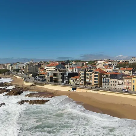 Stylish Oceanfront 3-suite Retreat By Hostwise Oporto