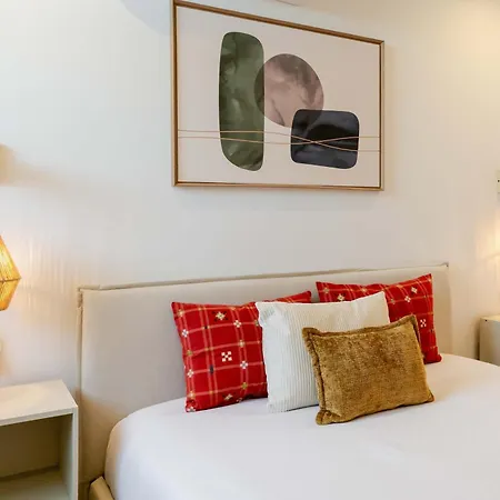 Stylish Oceanfront 3-suite Retreat By Hostwise Oporto