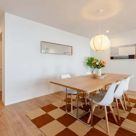 Stylish Oceanfront 3-suite Retreat By Hostwise Appartement