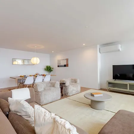 Stylish Oceanfront 3-suite Retreat By Hostwise Appartement Oporto