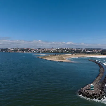 Stylish Oceanfront 3-suite Retreat By Hostwise Oporto